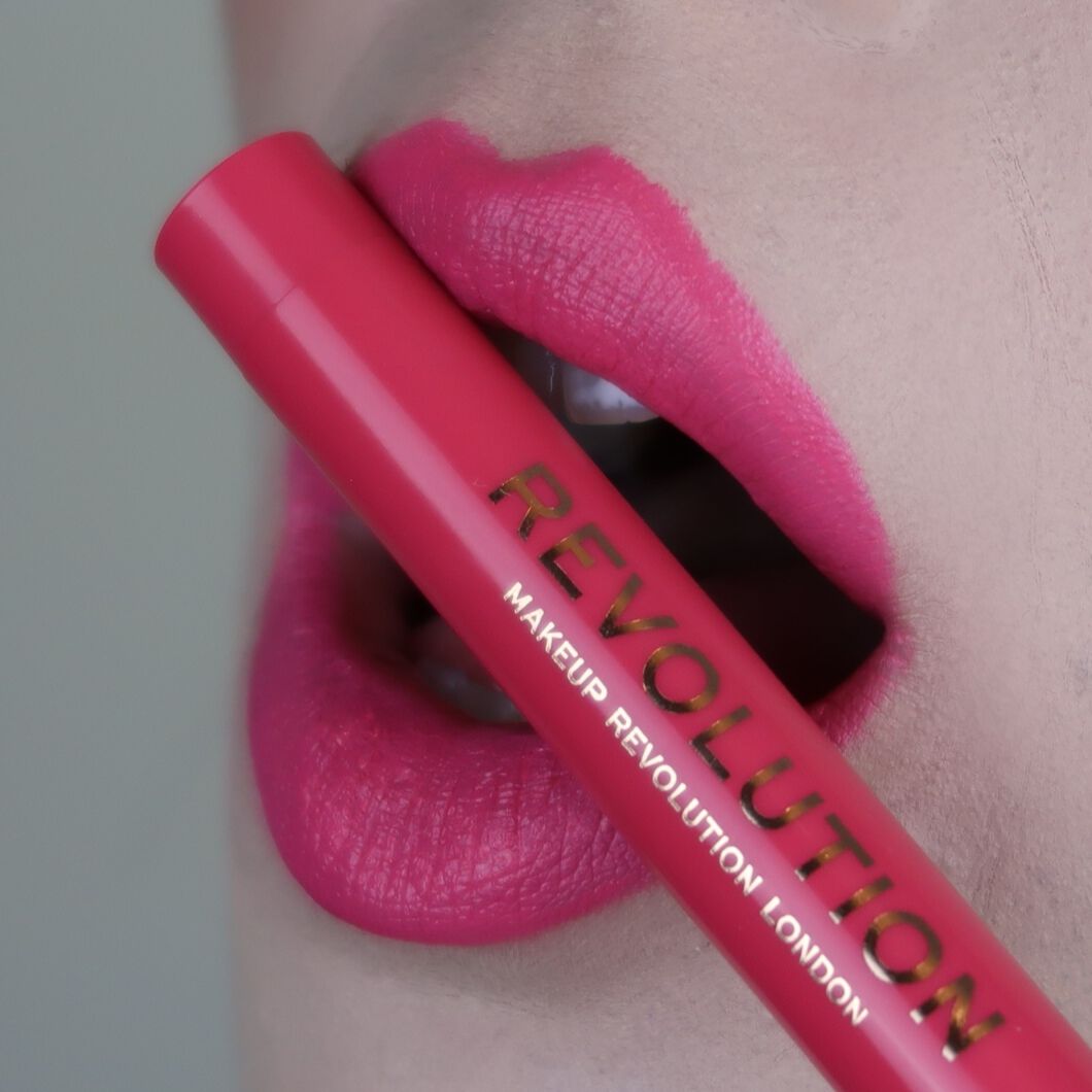 Makeup Revolution Velvet Kiss Lip Crayon